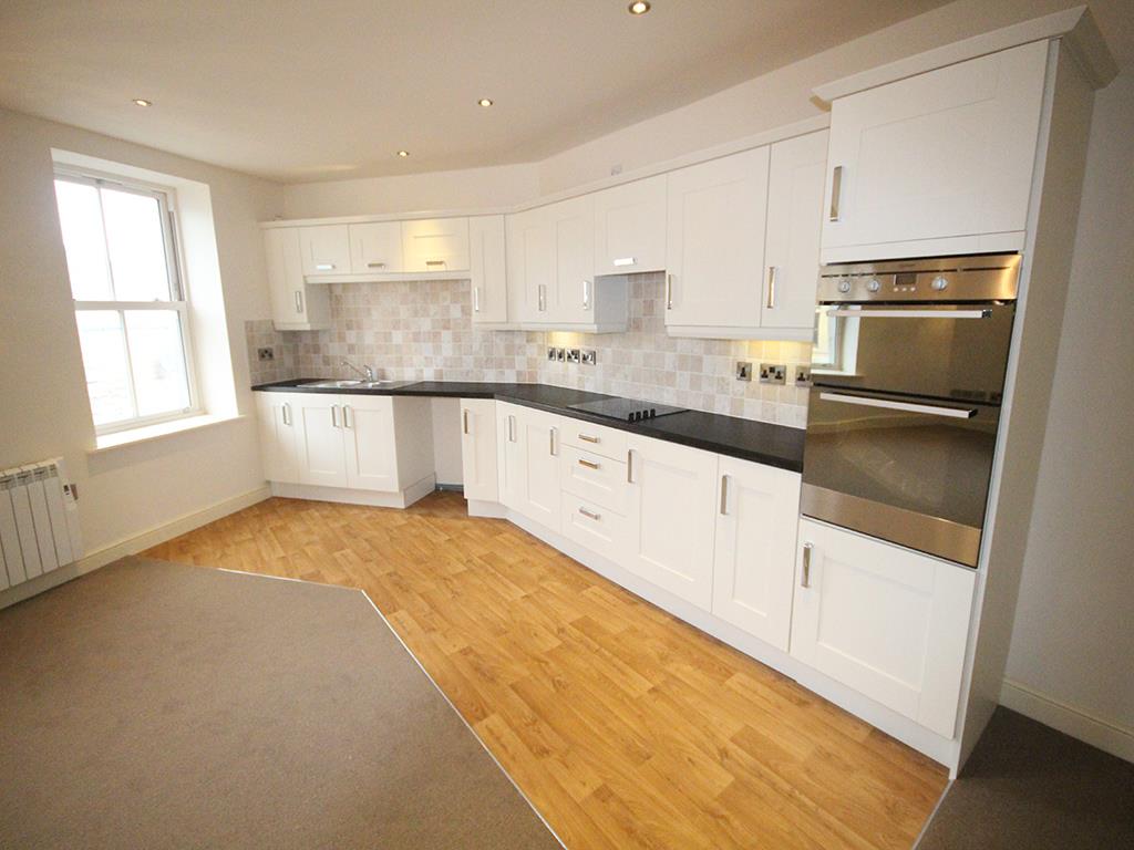 2 bedroom above shop apartment To Let in Barnoldswick - 2016-01-14 10.42.20-2.jpg
